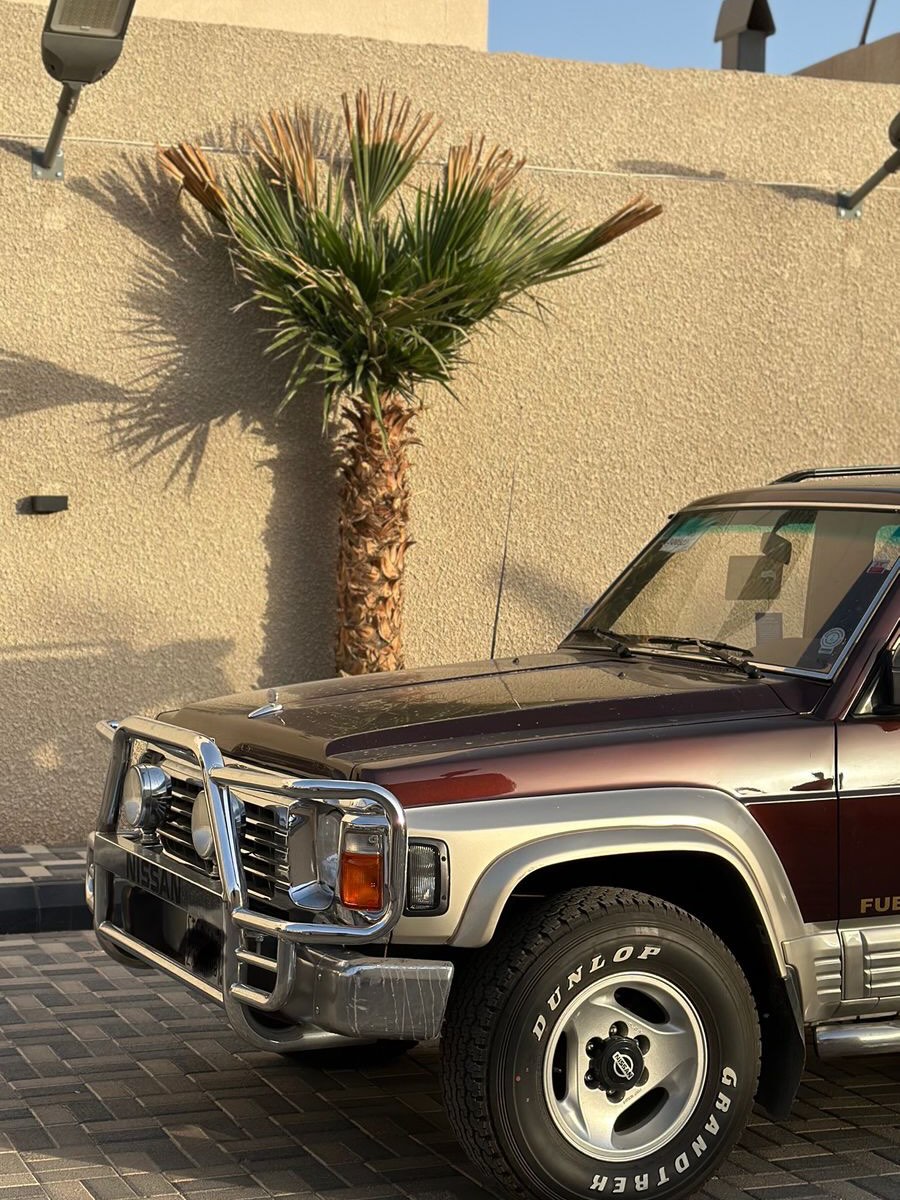 Burgundy Nissan Patrol Super Safari 1995